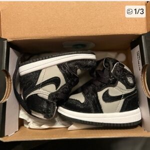 Nike Jordan 1 Kids Sneakers in Black and Gray